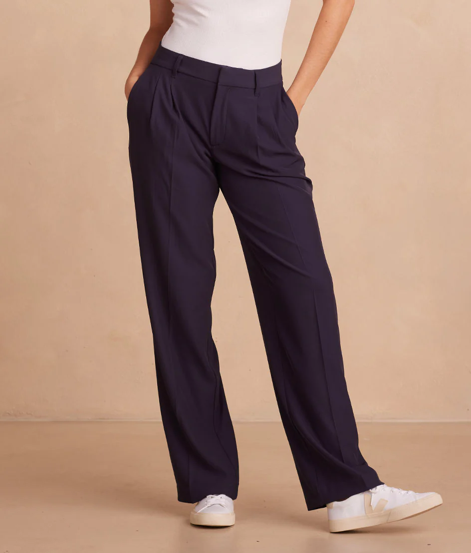 The Classic Pleat Straight Leg Trouser Pant - Midnight