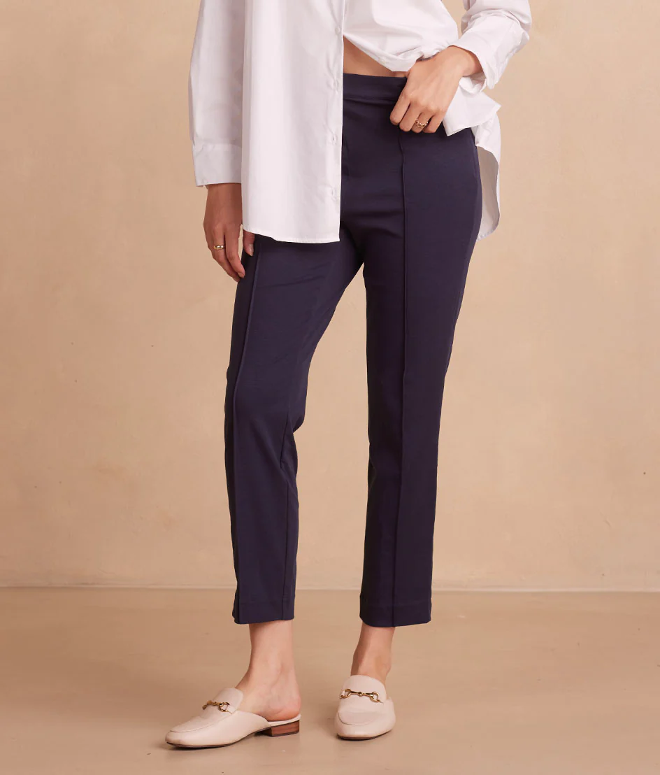 1621-The-Everyday-Seamed-Legging-Pant-Midnight-3.webp The Everyday Seamed Legging Pant - Midnight